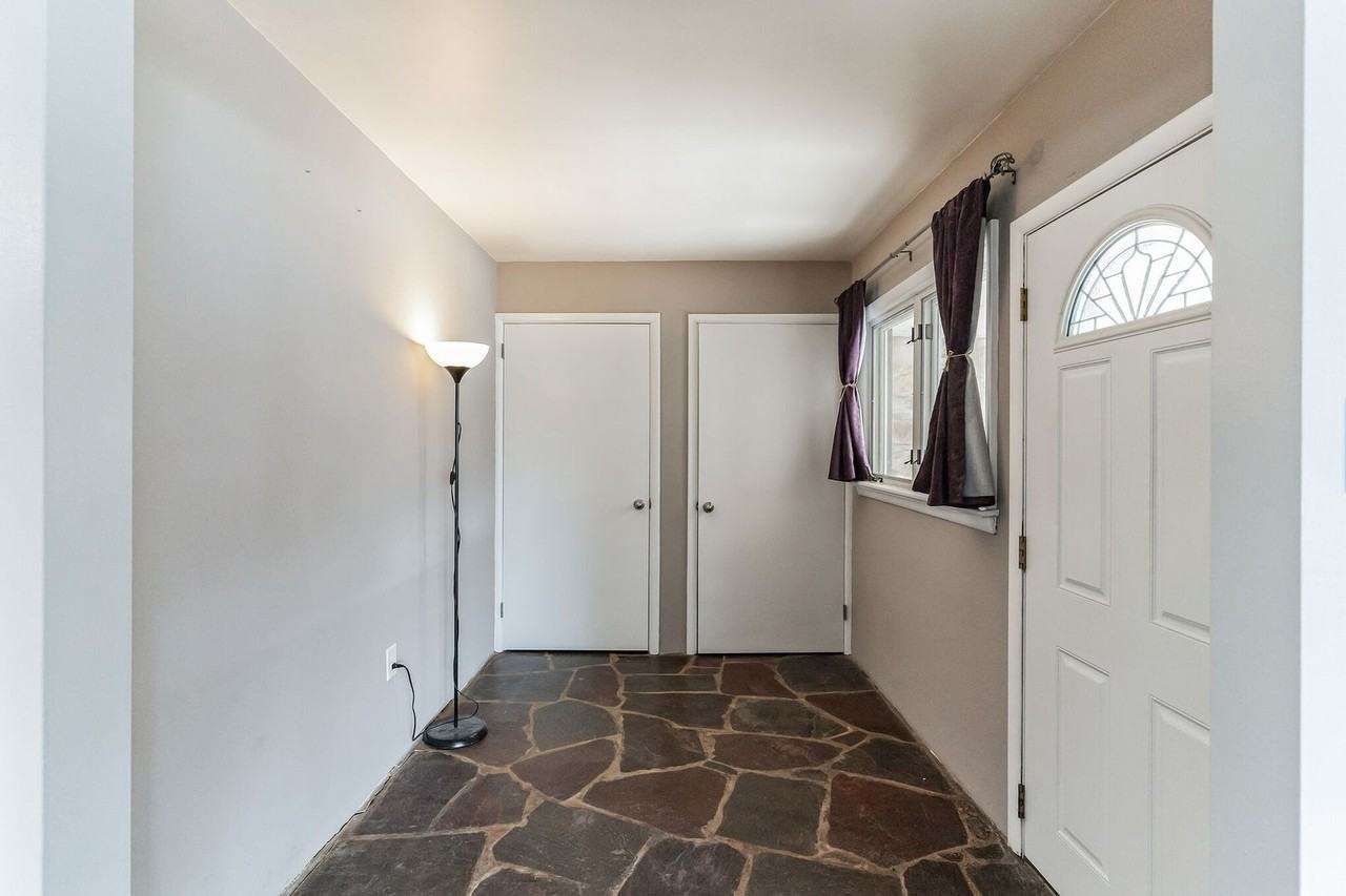 512 Elizabeth Dr - Photo 7 of 33