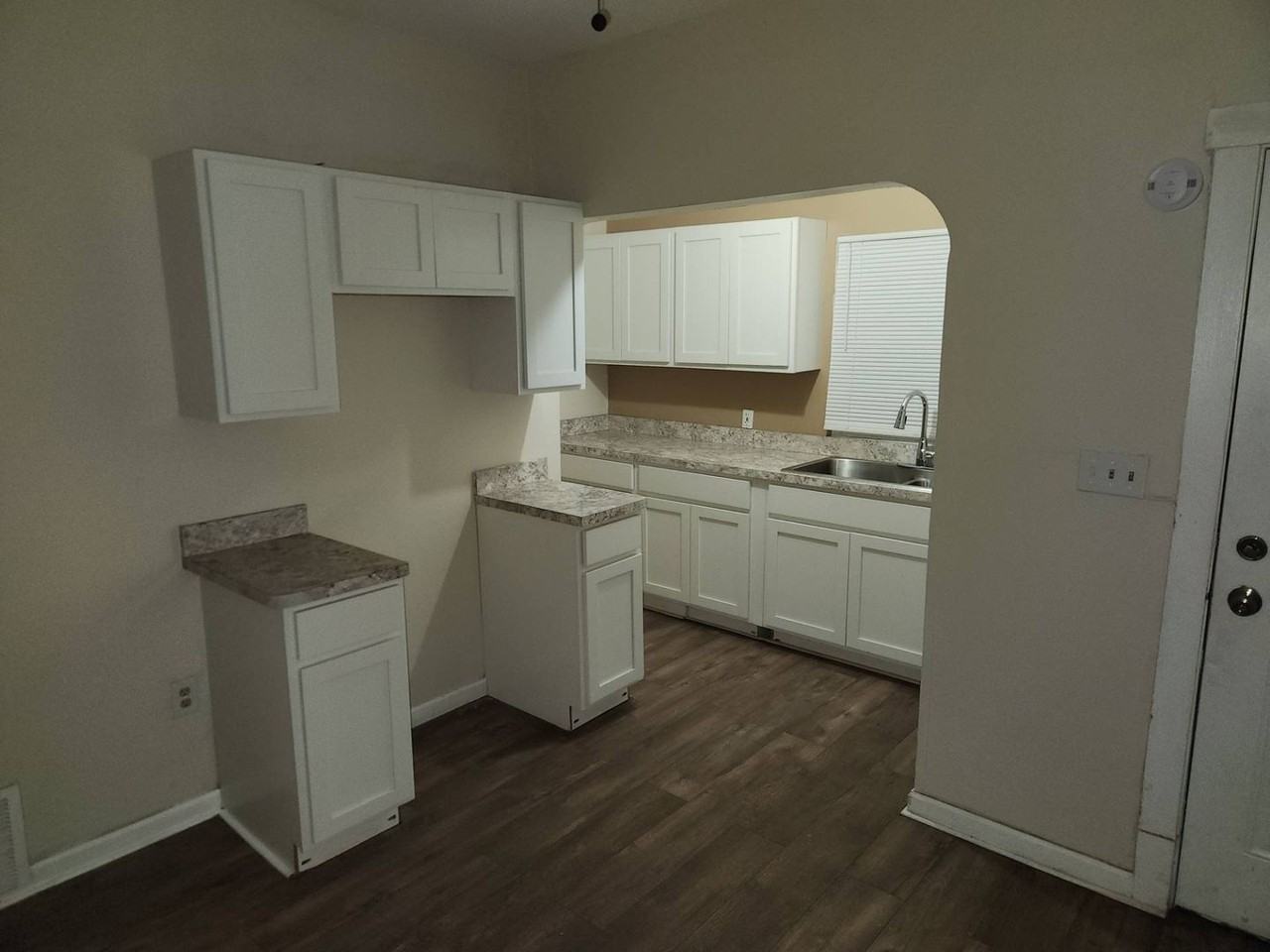 10618 Crestwood Ave - Photo 4 of 39