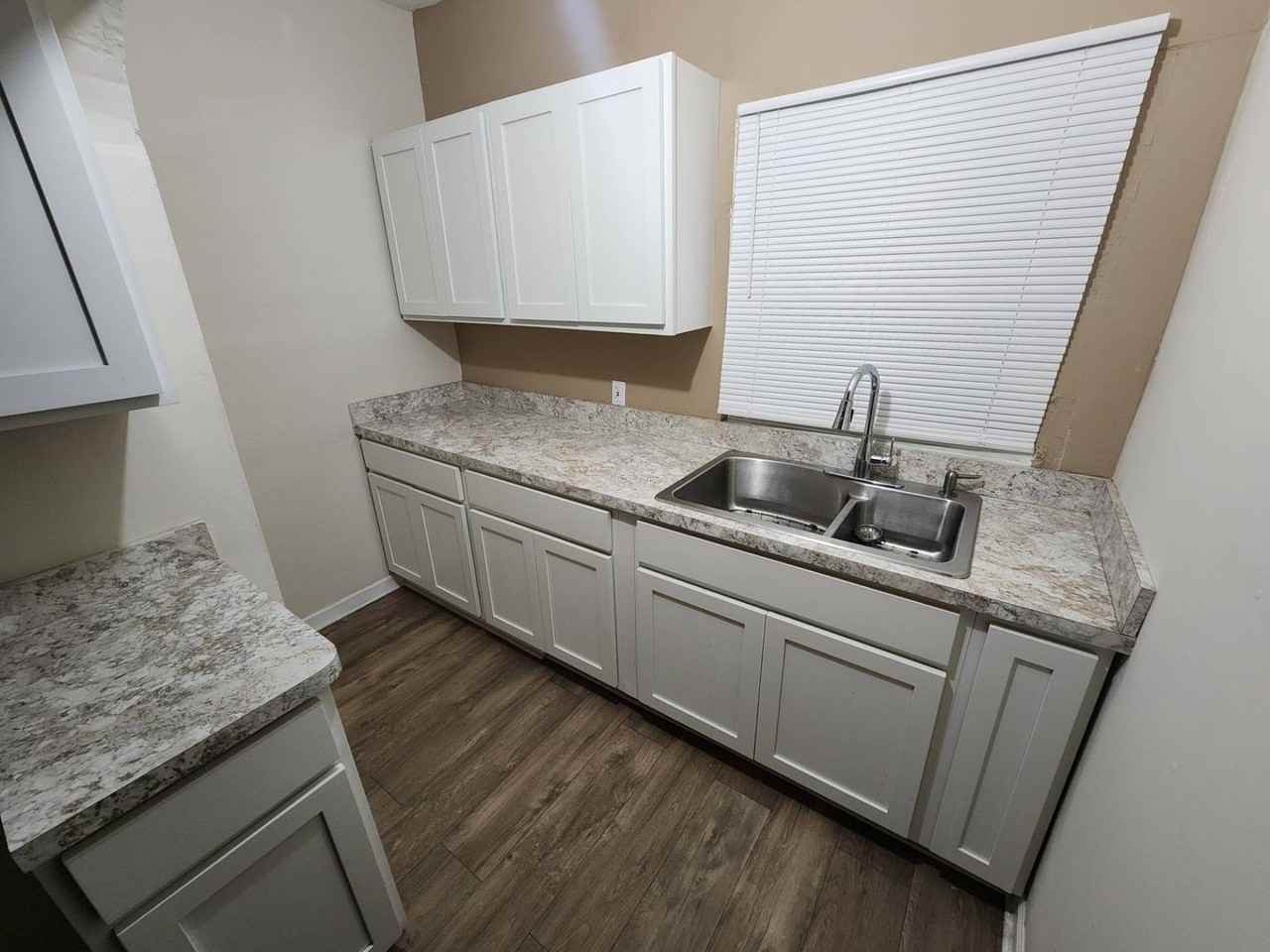 10618 Crestwood Ave - Photo 6 of 39