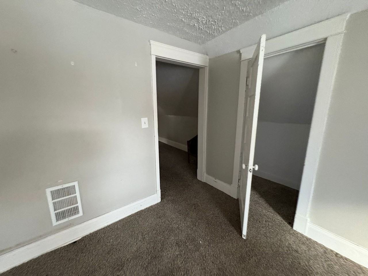 Hampden Ave. 10707 - Photo 4 of 5