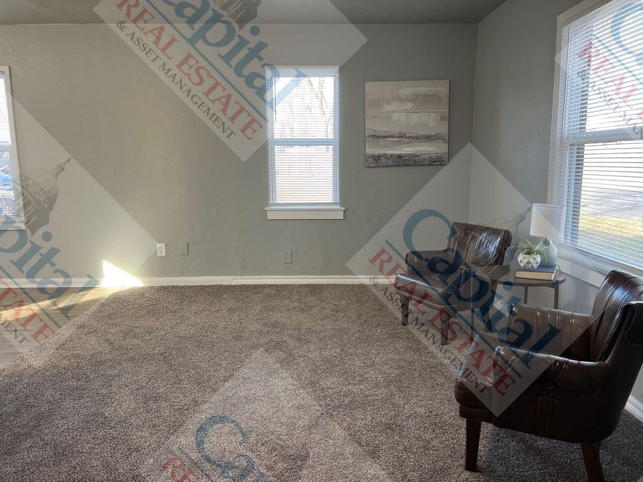 608 W Rickenbacker Dr - Photo 4 of 31