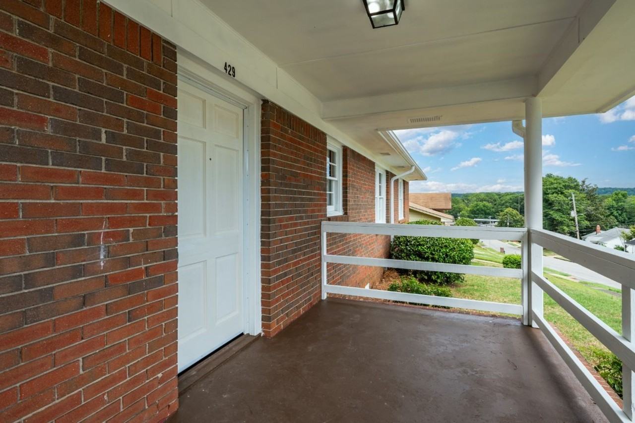 429 Alice St Sw - Photo 5 of 26