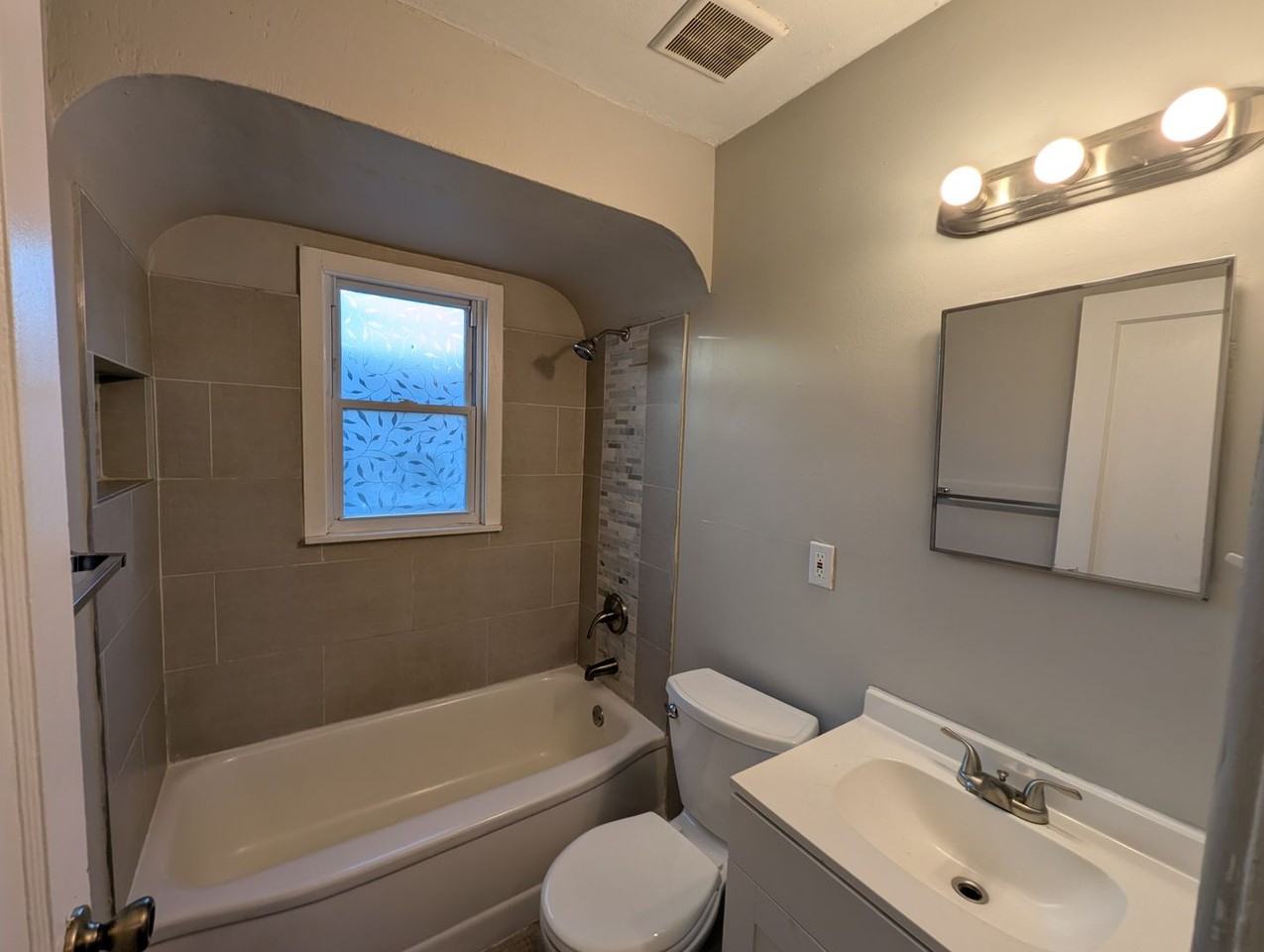 9855 Lorna Ln - Photo 7 of 9