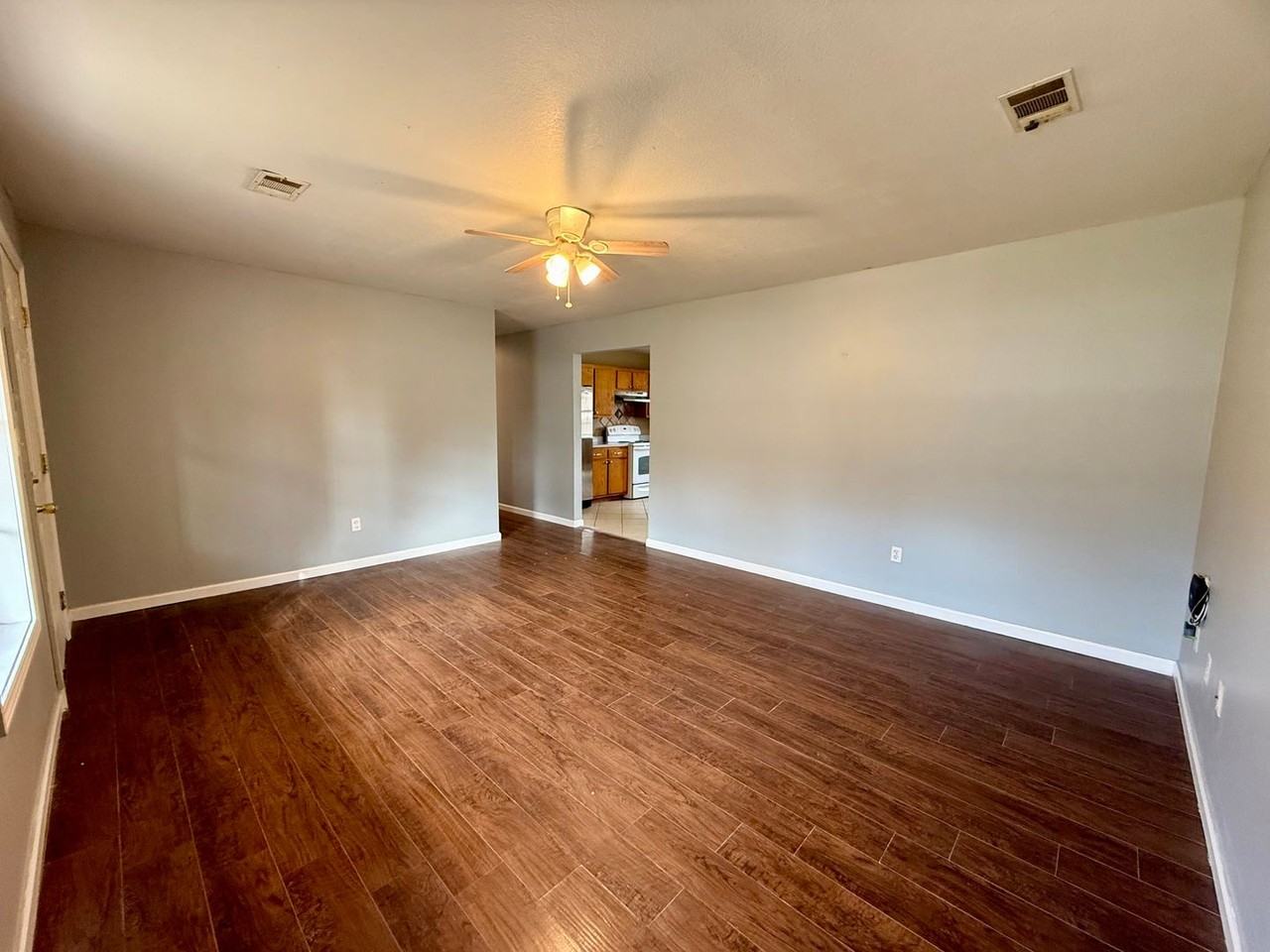 205 N 18th Ave - Photo 4 of 27