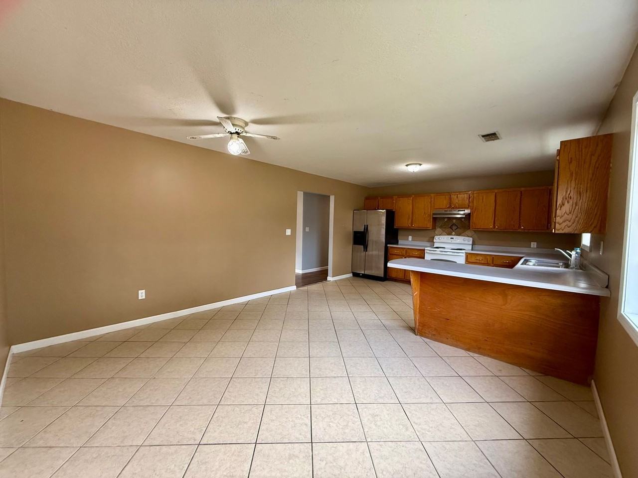 205 N 18th Ave - Photo 3 of 27