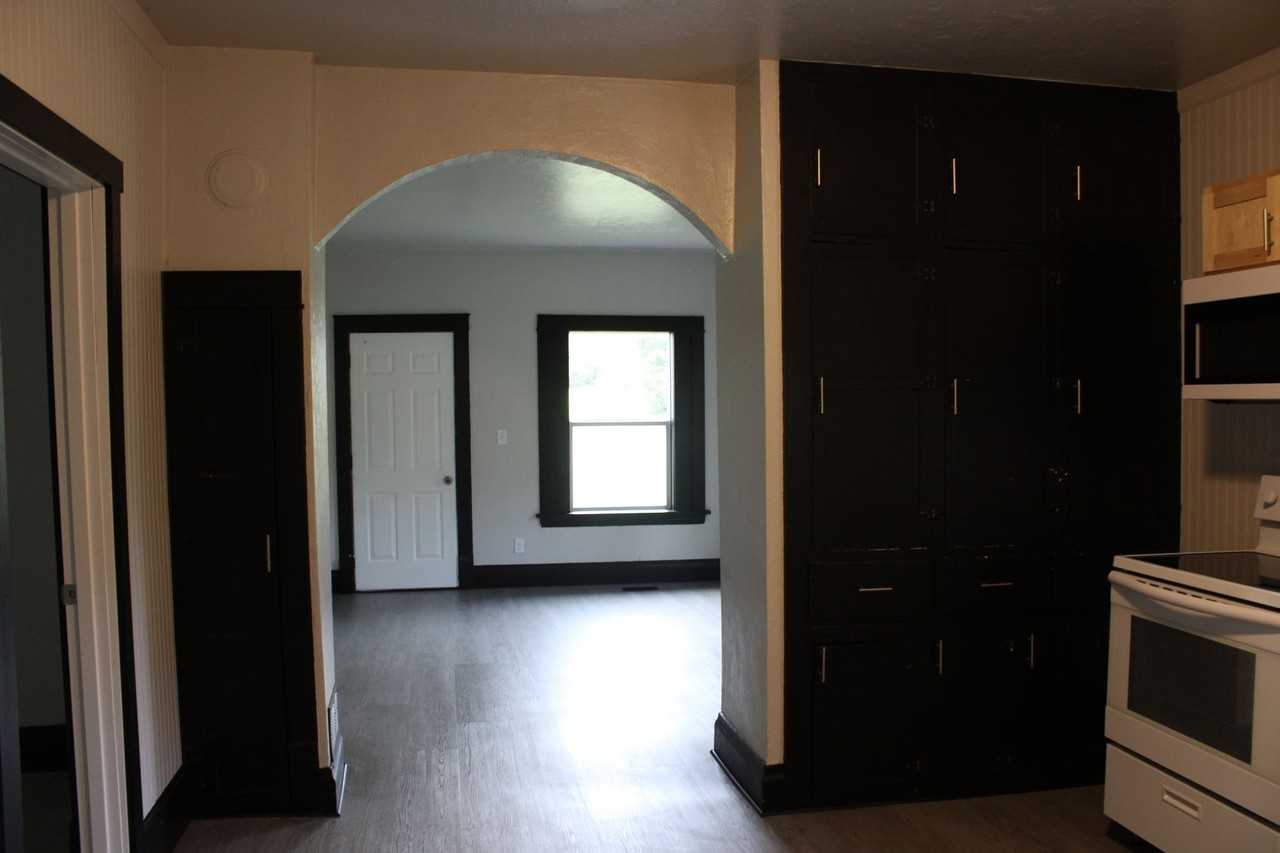 218 Sabin Ave W - Photo 5 of 14