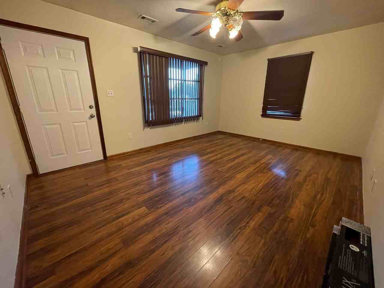 24113 Bancroft Dr - Photo 3 of 12