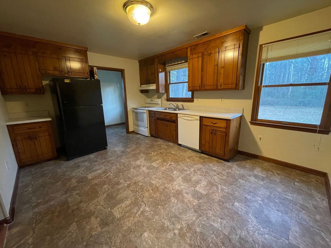 24113 Bancroft Dr - Photo 4 of 12