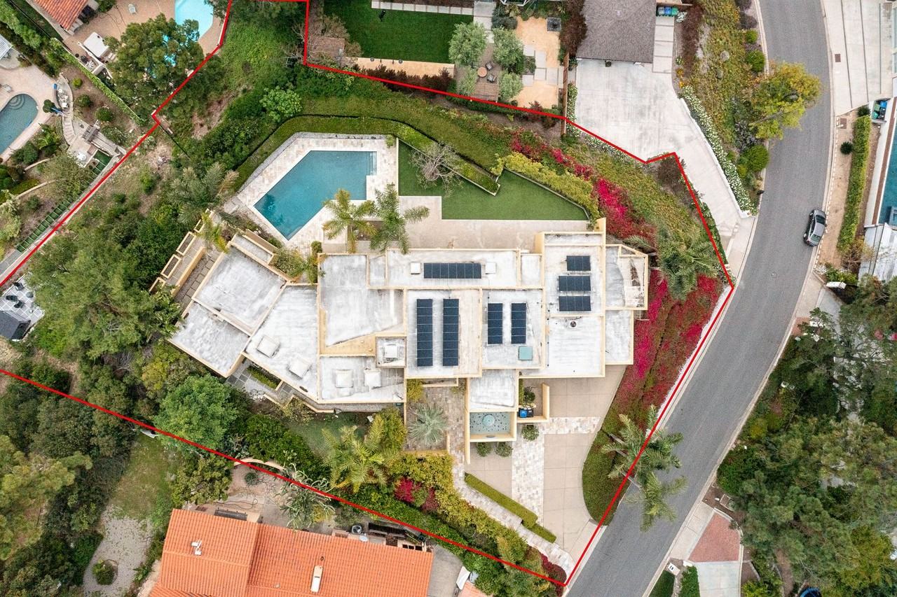 10272 Overhill Dr - Photo 3 of 35