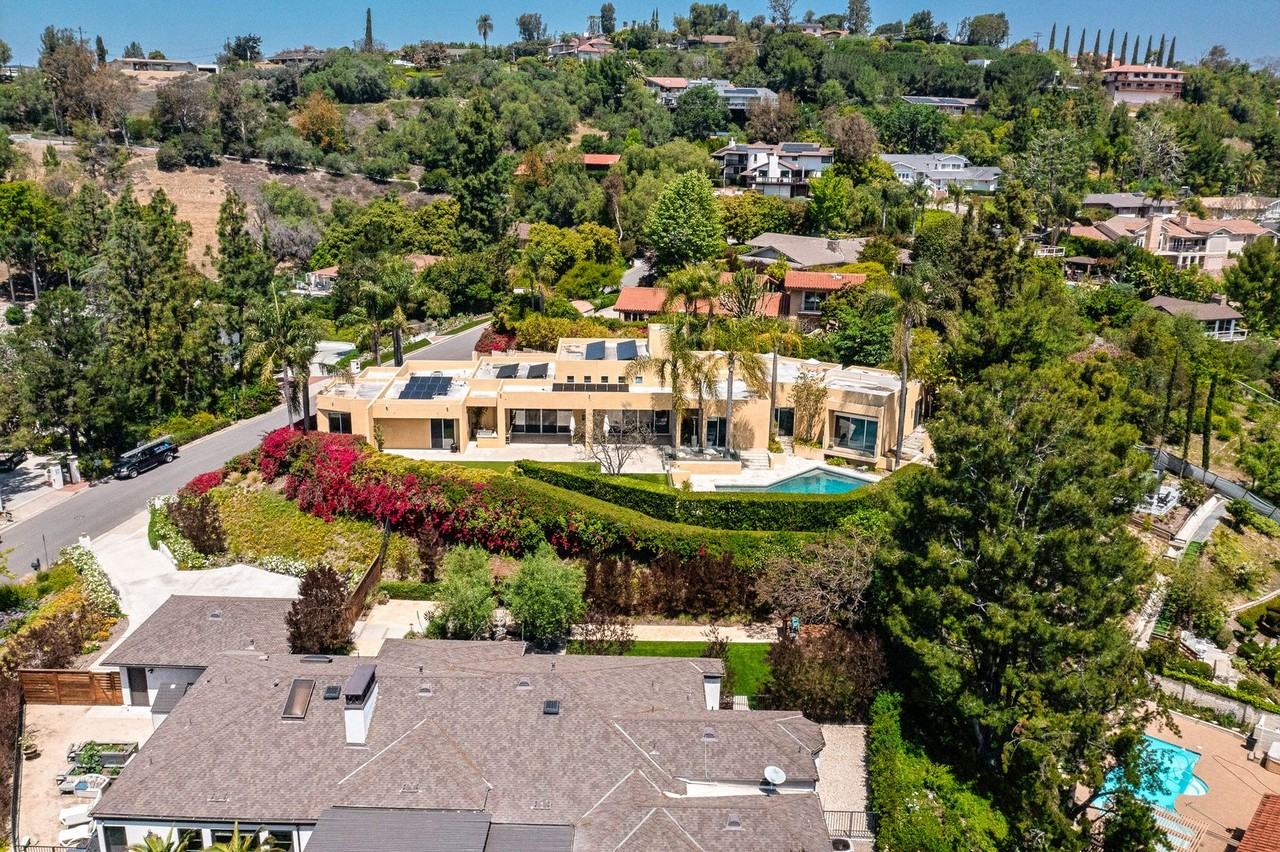 10272 Overhill Dr - Photo 6 of 35