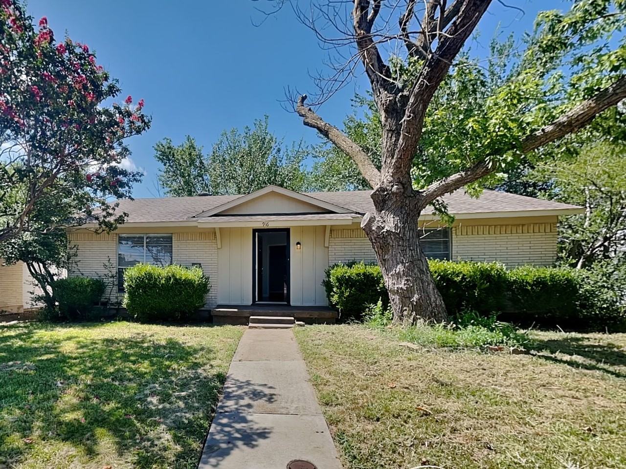 916 Wandering Way Dr