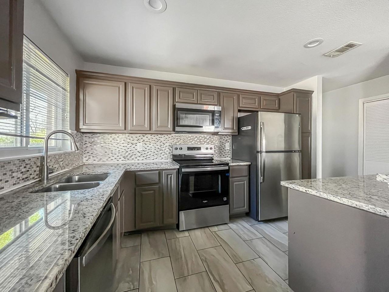 7116 Brierfield Dr - Photo 4 of 28