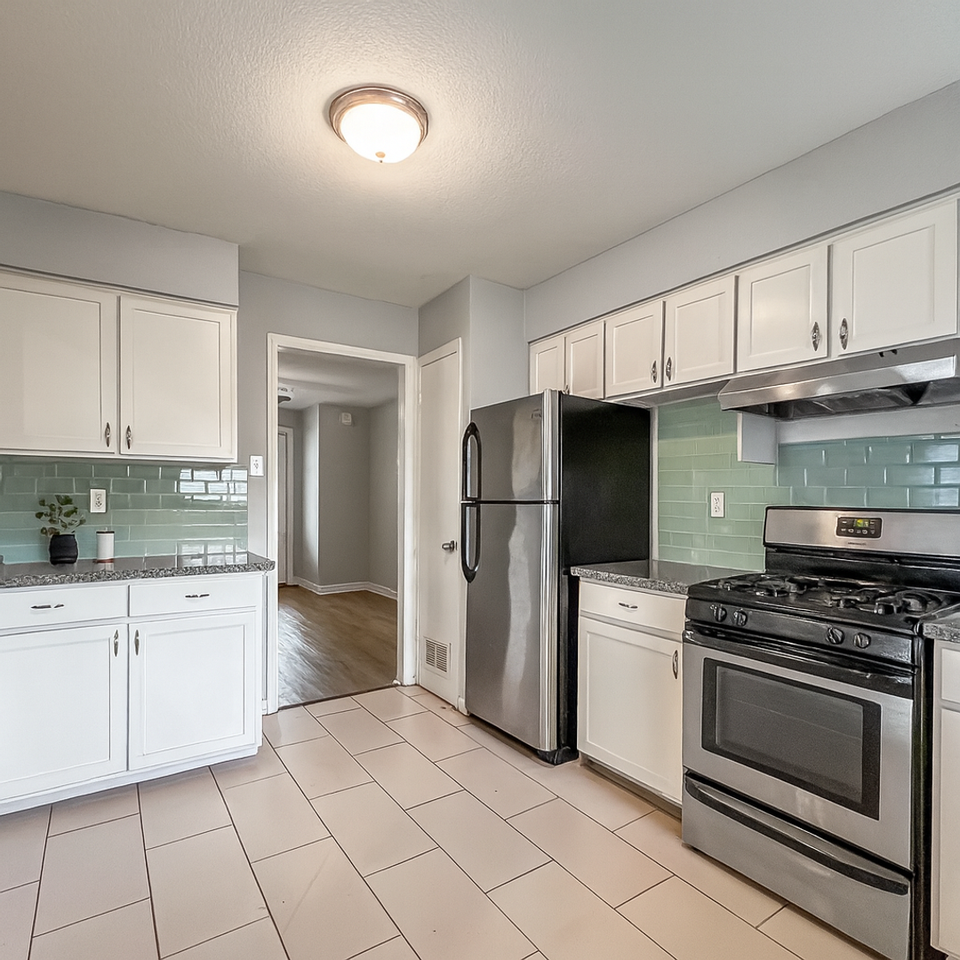 1400 Andrew St - Photo 3 of 28