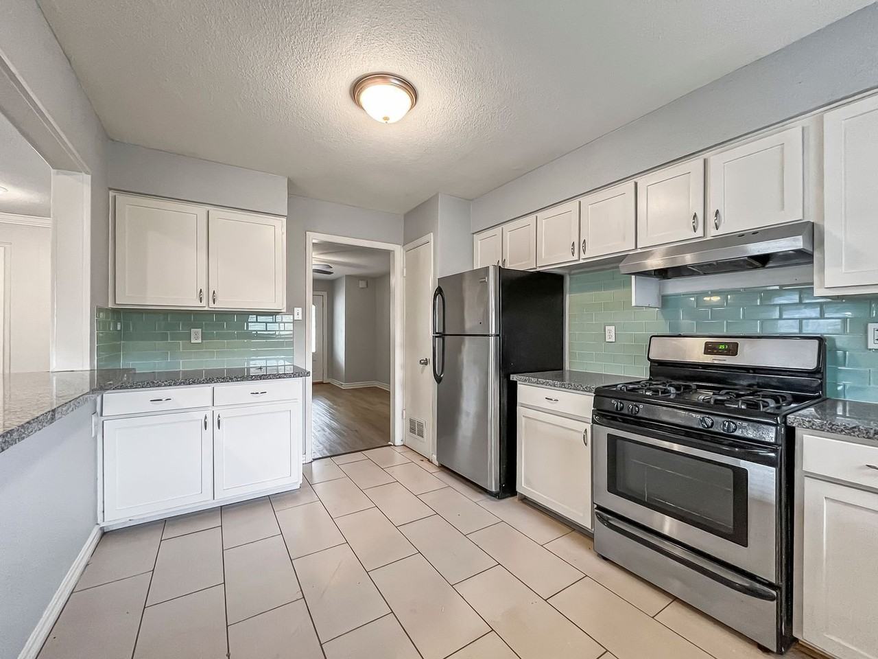 1400 Andrew St - Photo 4 of 28