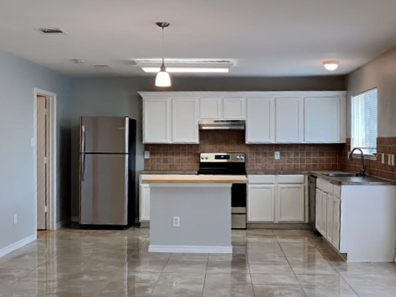 10408 Woodruff Ct - Photo 4 of 31