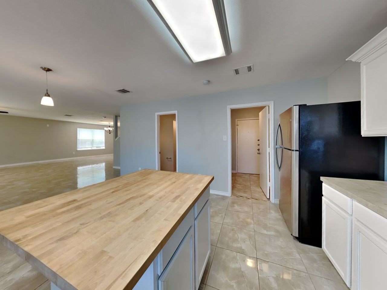 10408 Woodruff Ct - Photo 6 of 31