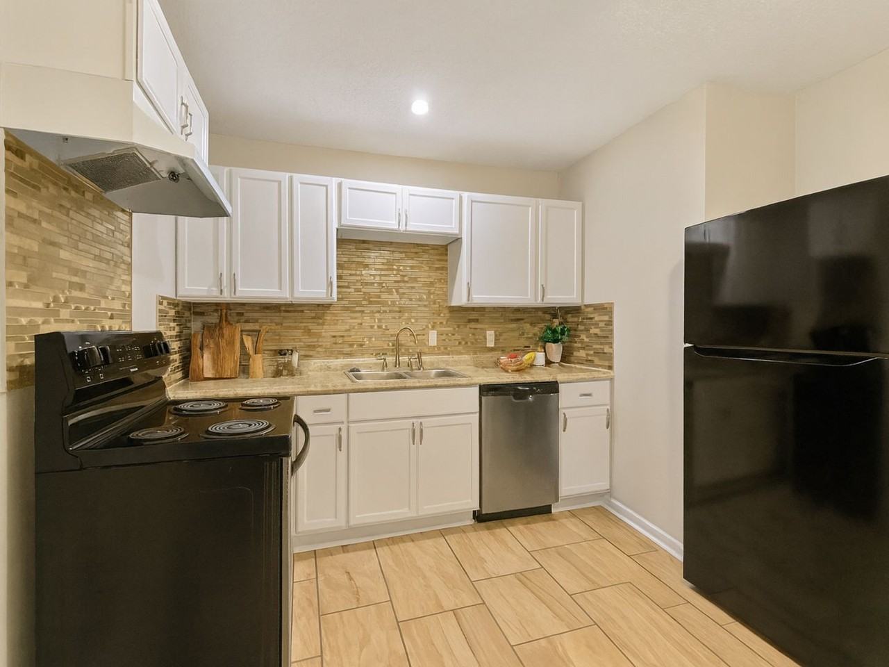 11007 Ewing Ave - Photo 3 of 24