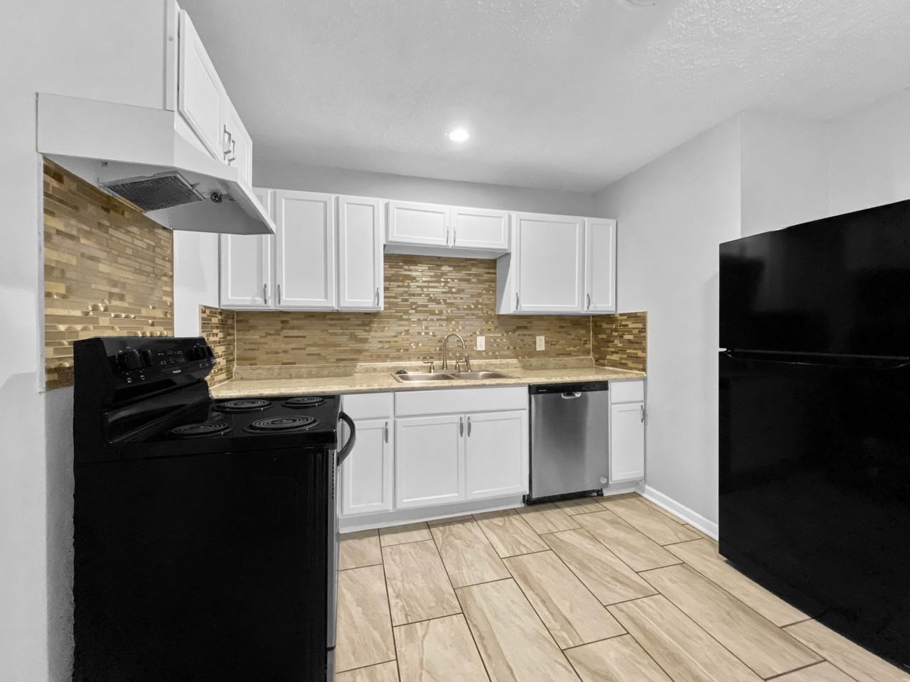 11007 Ewing Ave - Photo 4 of 24