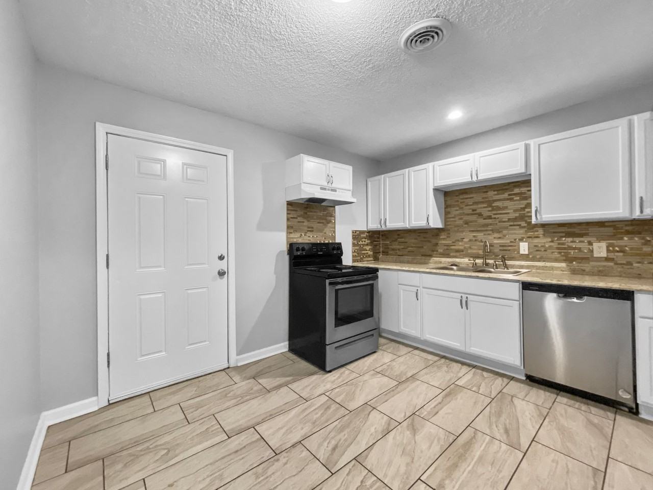 11007 Ewing Ave - Photo 6 of 24