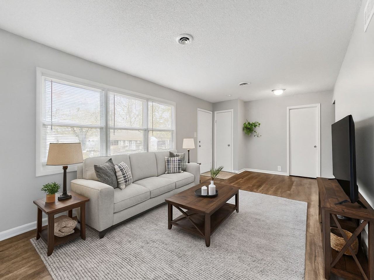 11007 Ewing Ave - Photo 7 of 24