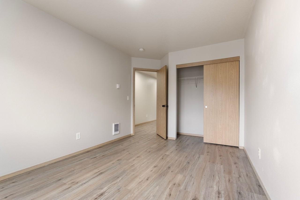 12572 Se Ramona St - Photo 7 of 34