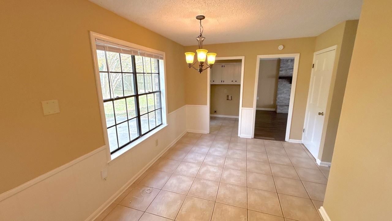 6224 Skylight Dr - Photo 7 of 13