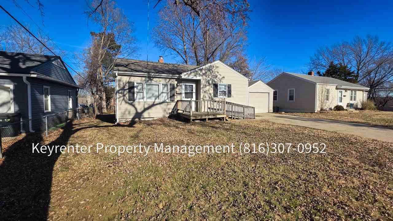 10712 E 27th Ter S - Photo 2 of 24