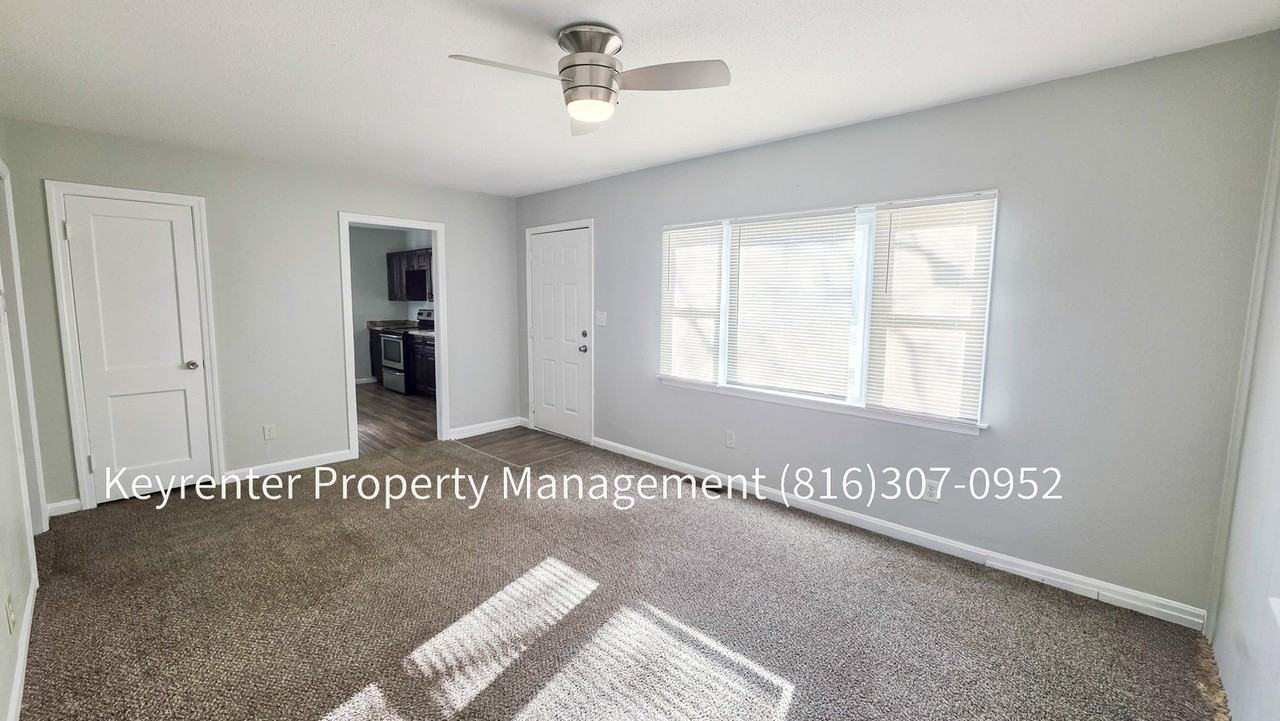 10712 E 27th Ter S - Photo 5 of 24