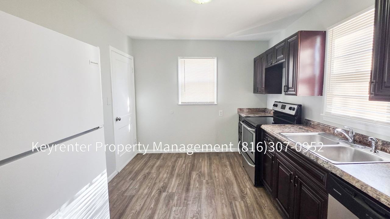 10712 E 27th Ter S - Photo 6 of 24