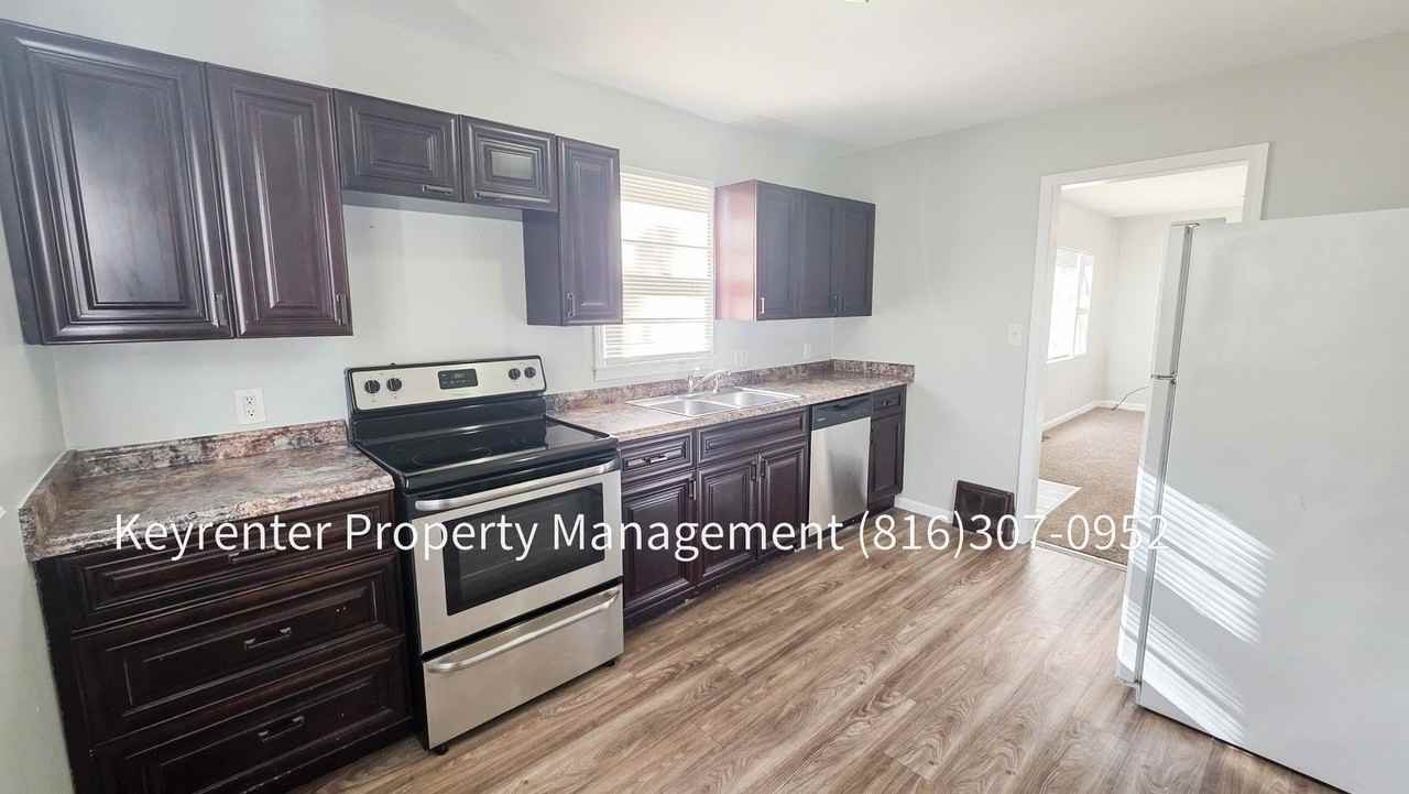 10712 E 27th Ter S - Photo 7 of 24