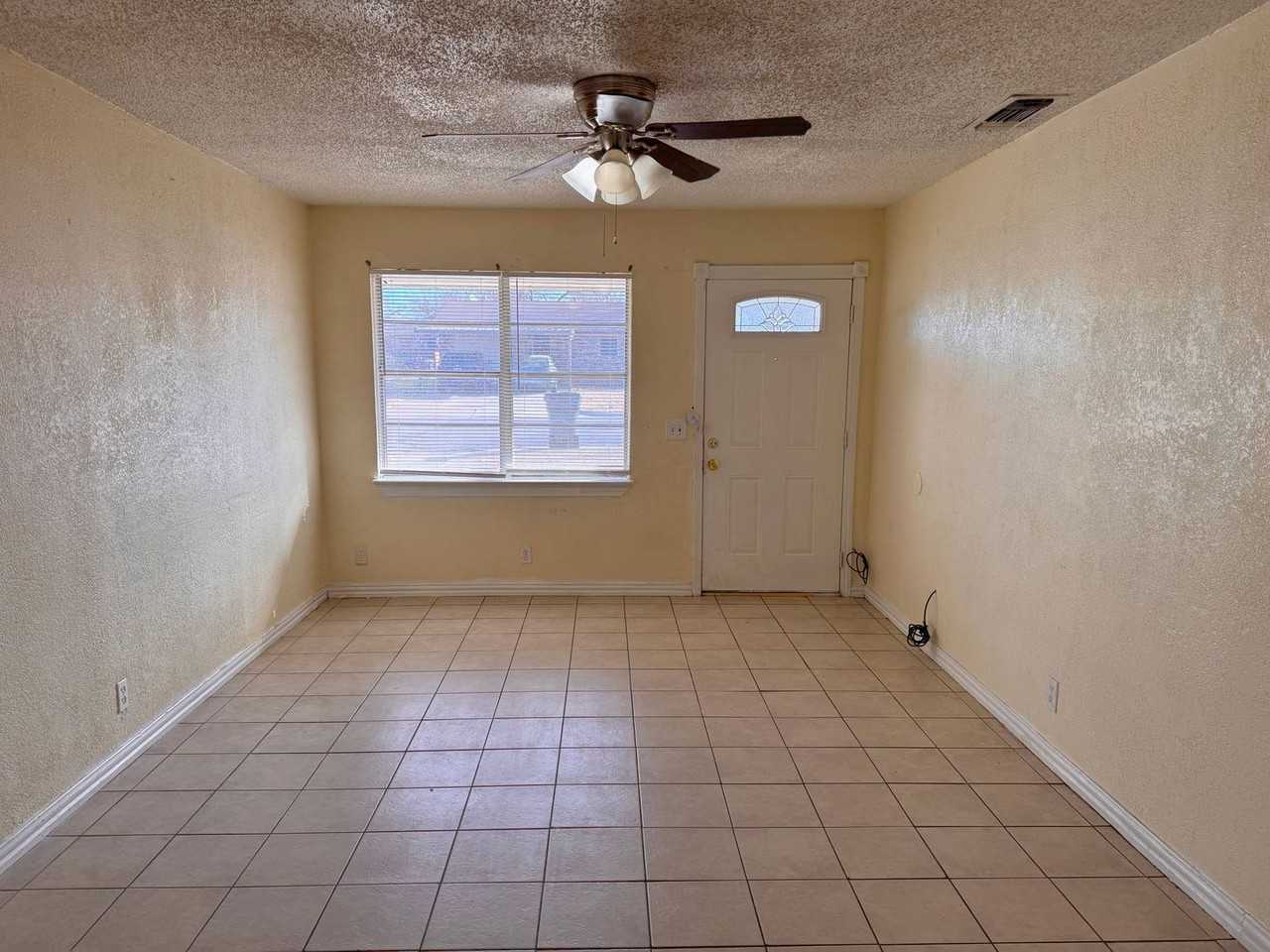 1612 Phoenix Dr - Photo 3 of 28