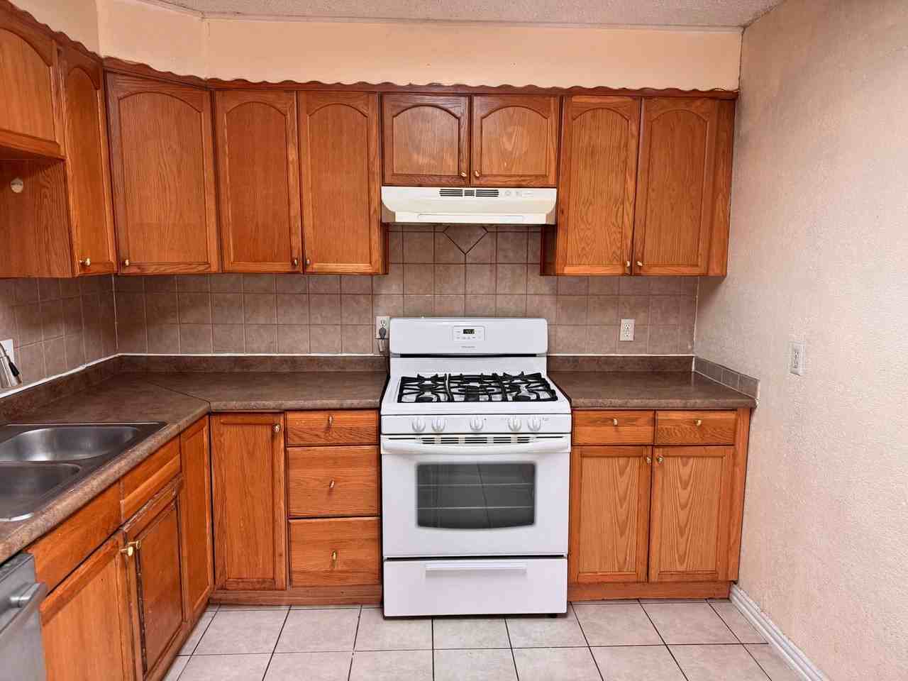 1612 Phoenix Dr - Photo 7 of 28