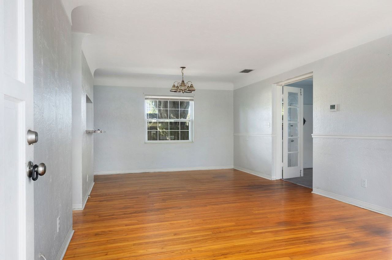 2900 Leslee Lake Dr N - Photo 3 of 35