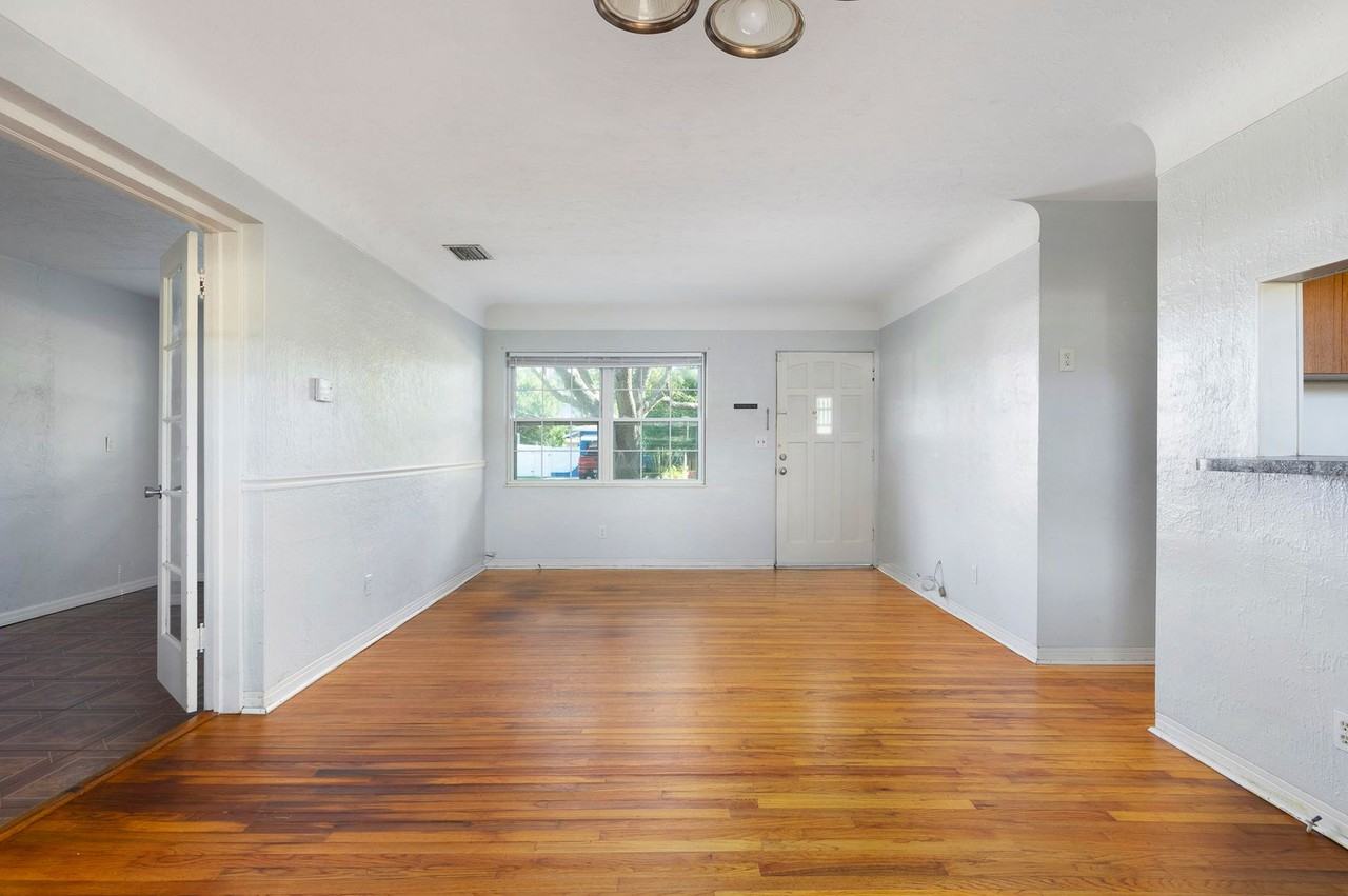 2900 Leslee Lake Dr N - Photo 5 of 35