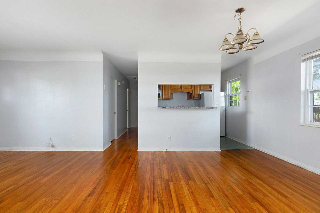 2900 Leslee Lake Dr N - Photo 6 of 35