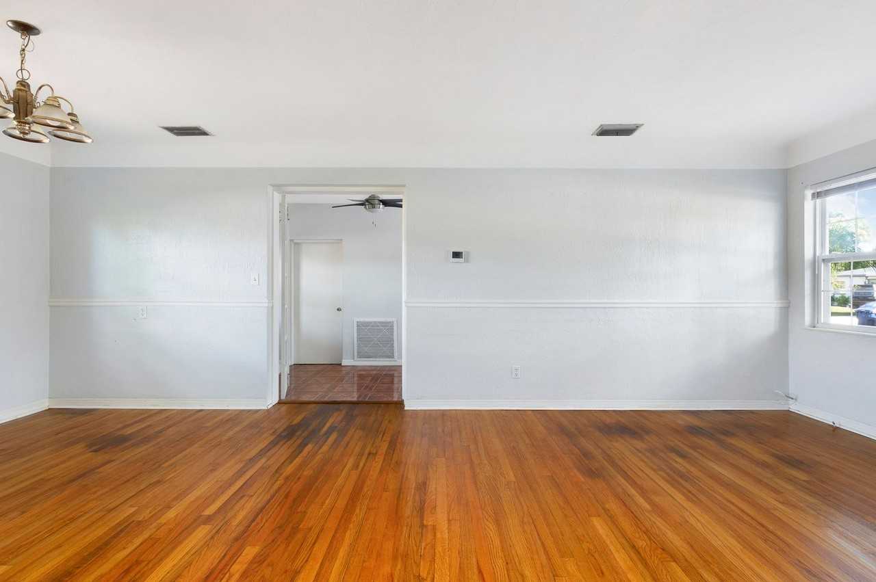 2900 Leslee Lake Dr N - Photo 7 of 35