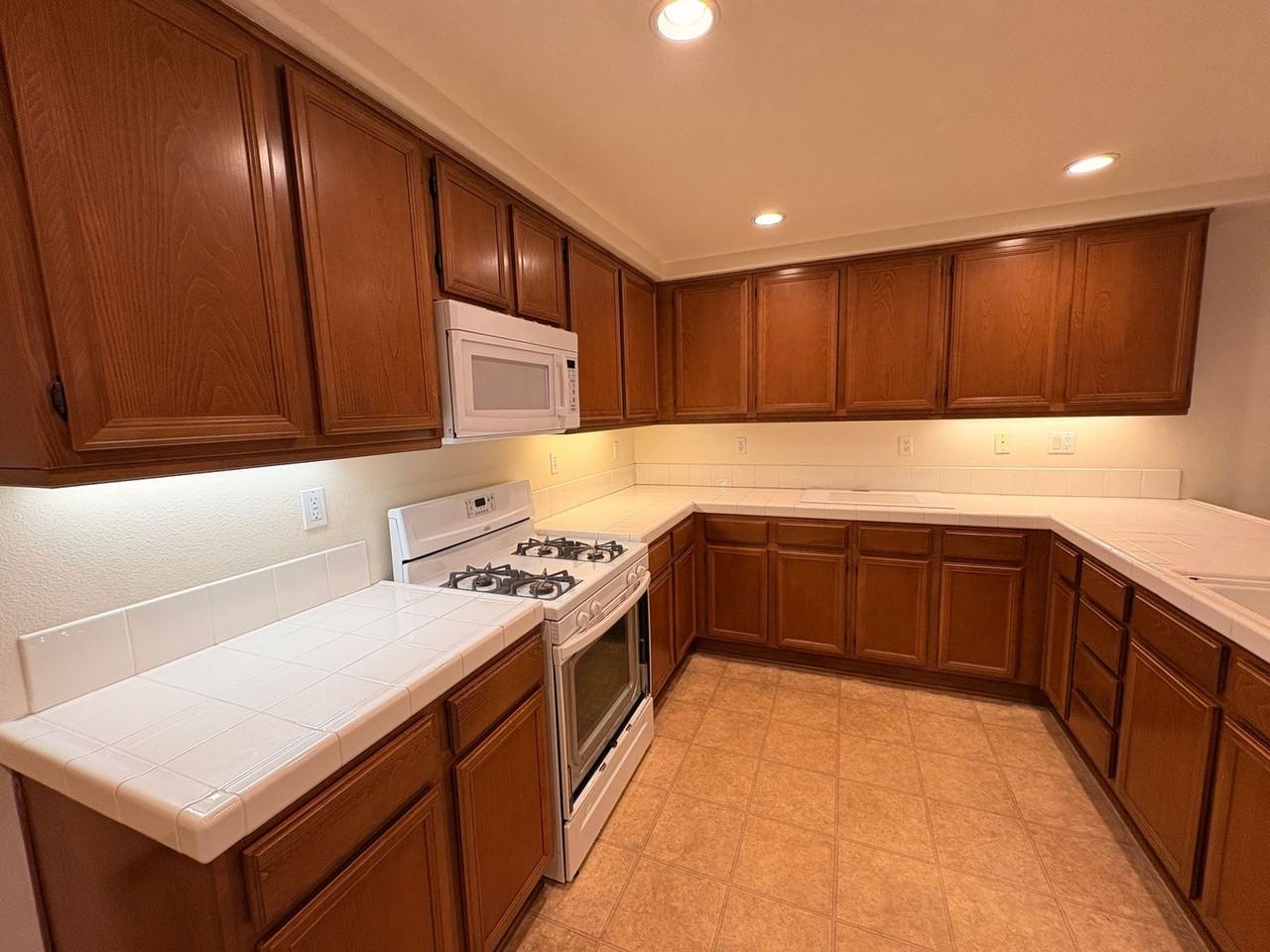 8123 W Preserve Loop - Photo 7 of 33