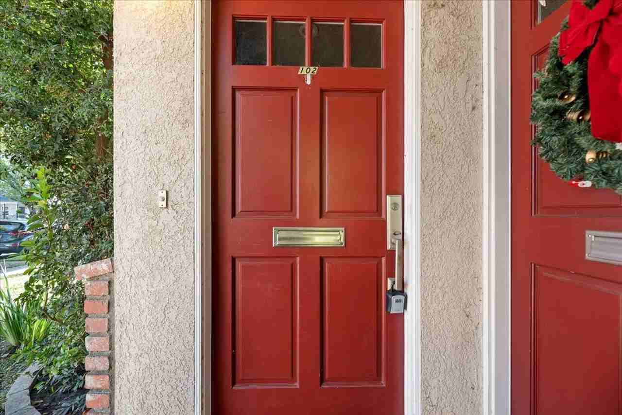 637 N Fairview St - Photo 2 of 19