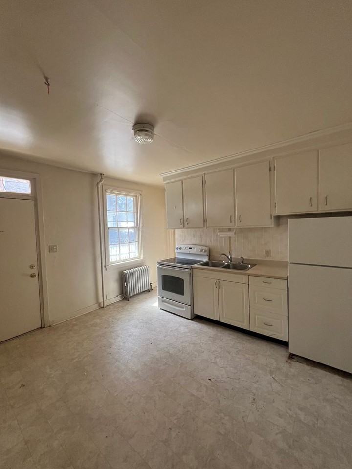 128 S West St - Photo 3 of 14