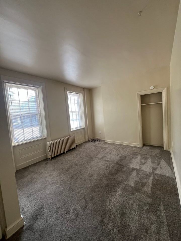 128 S West St - Photo 4 of 14