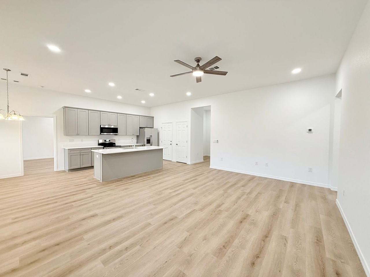 3316 Hudson Bnd - Photo 2 of 14