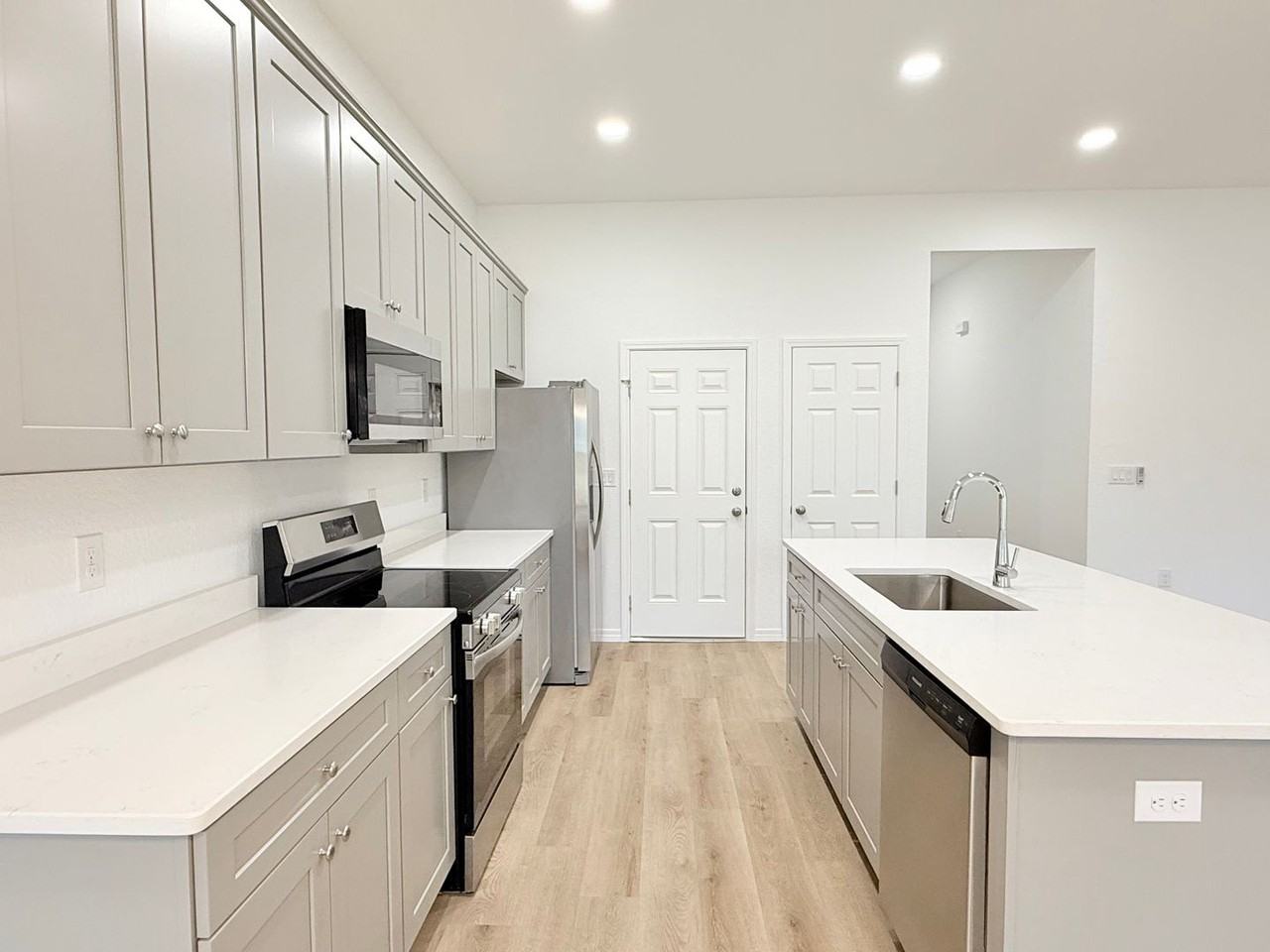 3316 Hudson Bnd - Photo 4 of 14