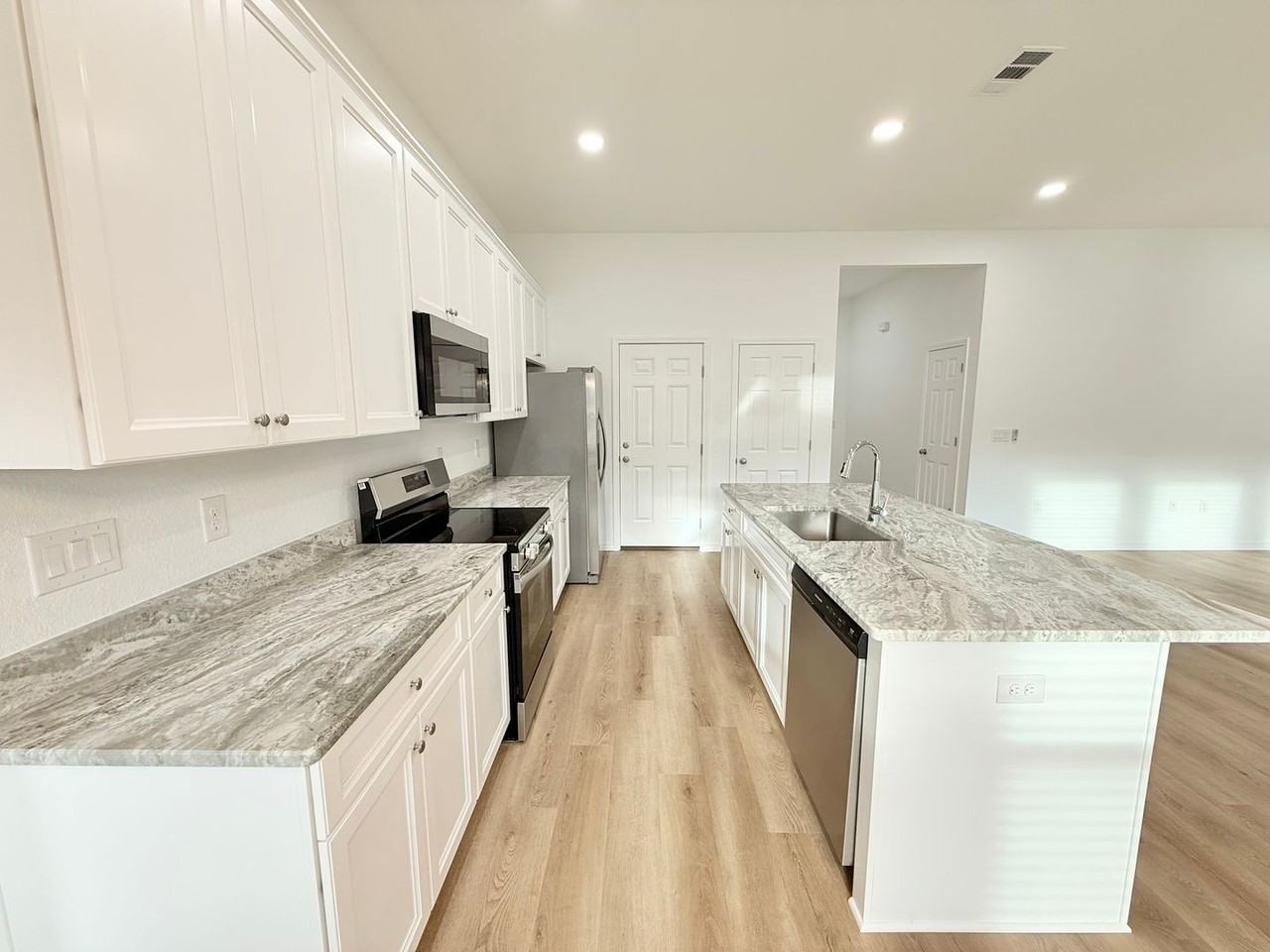 3365 Country Ln - Photo 4 of 14