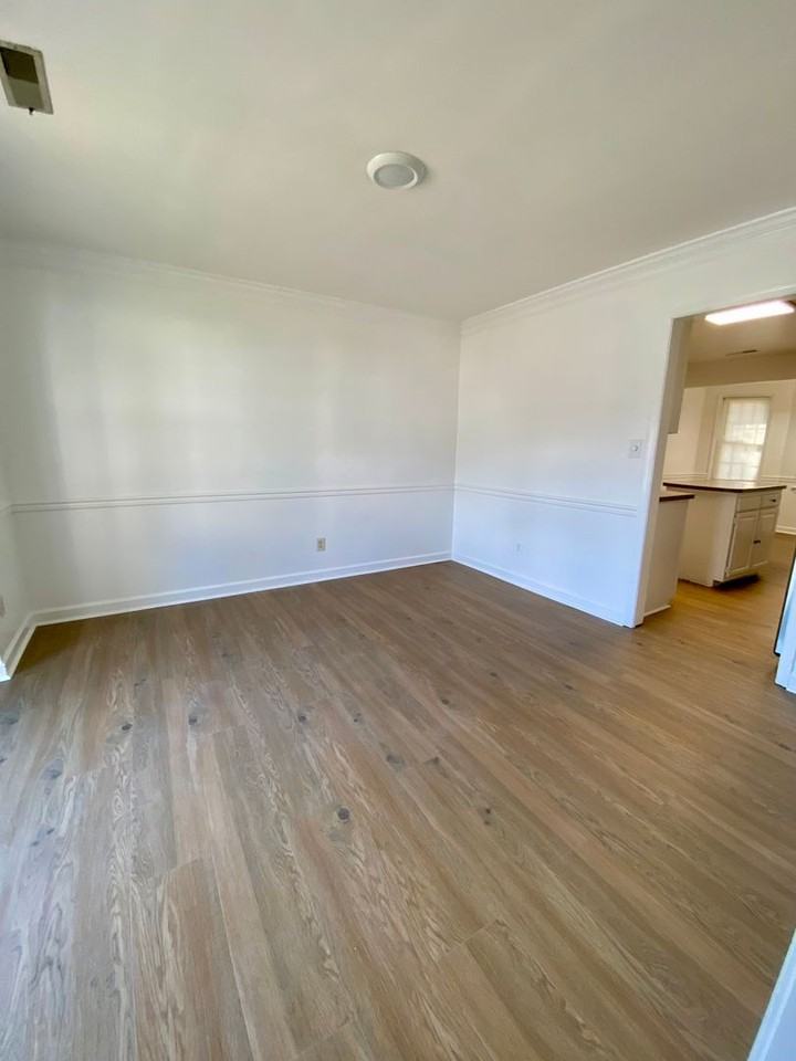 1005 Sullins Ct - Photo 5 of 28