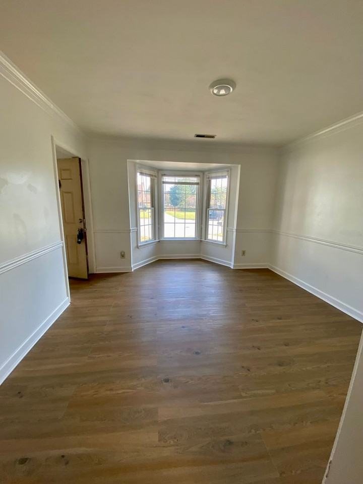 1005 Sullins Ct - Photo 6 of 28