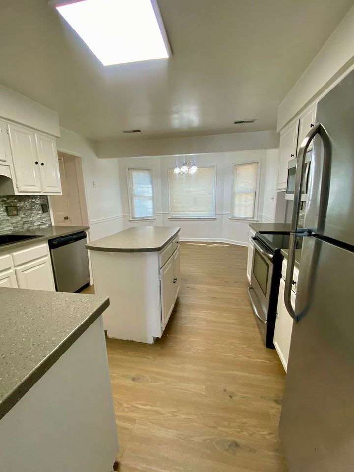 1005 Sullins Ct - Photo 7 of 28