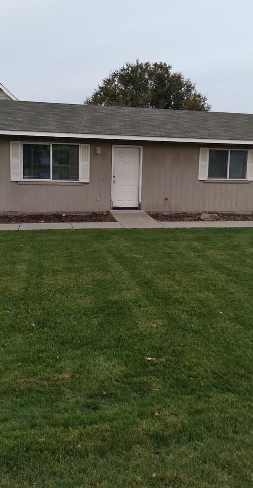 656 Sw 5th St - Photo 2 of 3