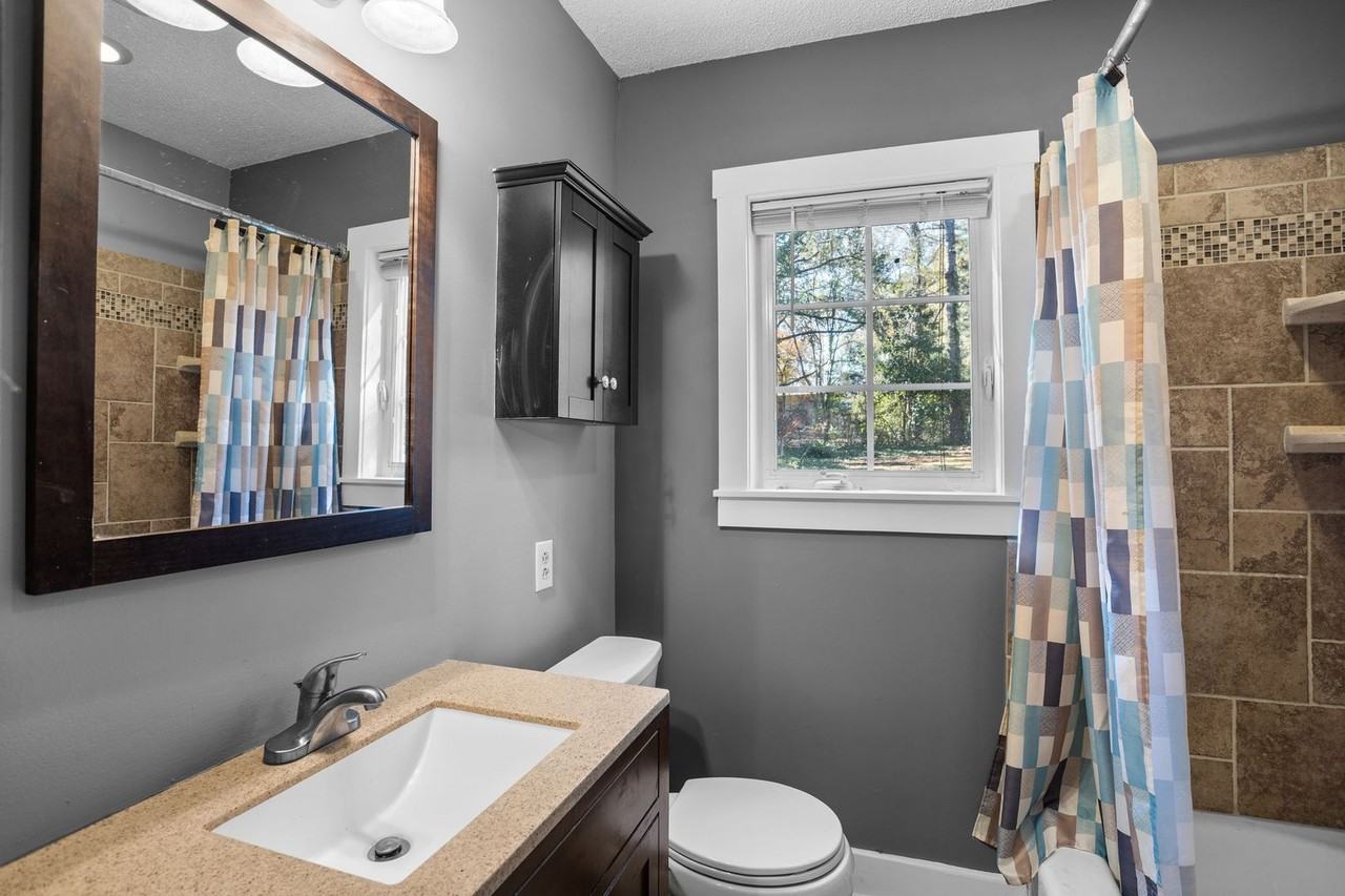 1175 Lakeview Dr - Photo 6 of 37