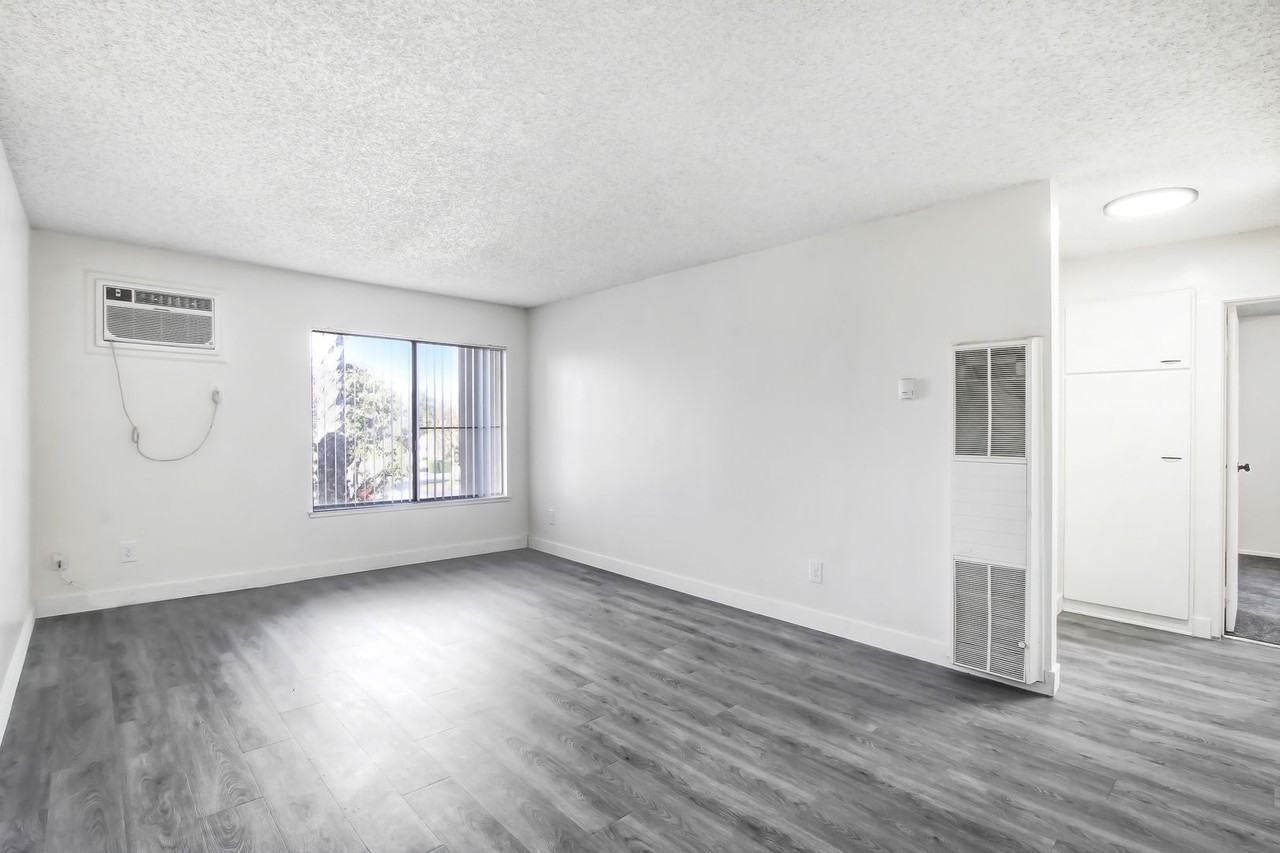 Springbrook Park Apartments - Photo 5 of 40