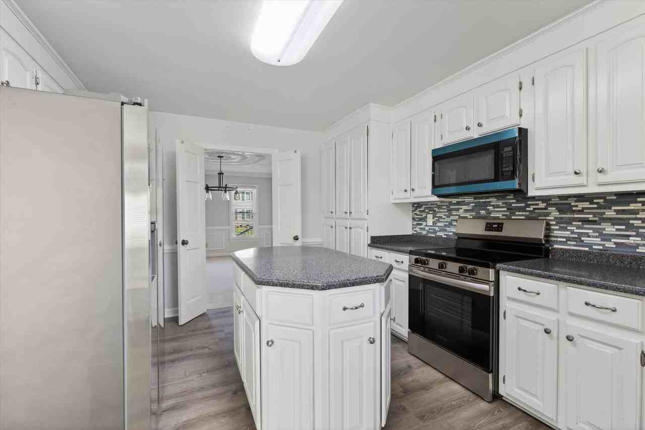 4741 Michaux Dr - Photo 3 of 39